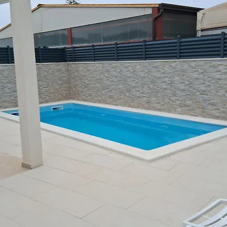 Nyaraló Oana Murine